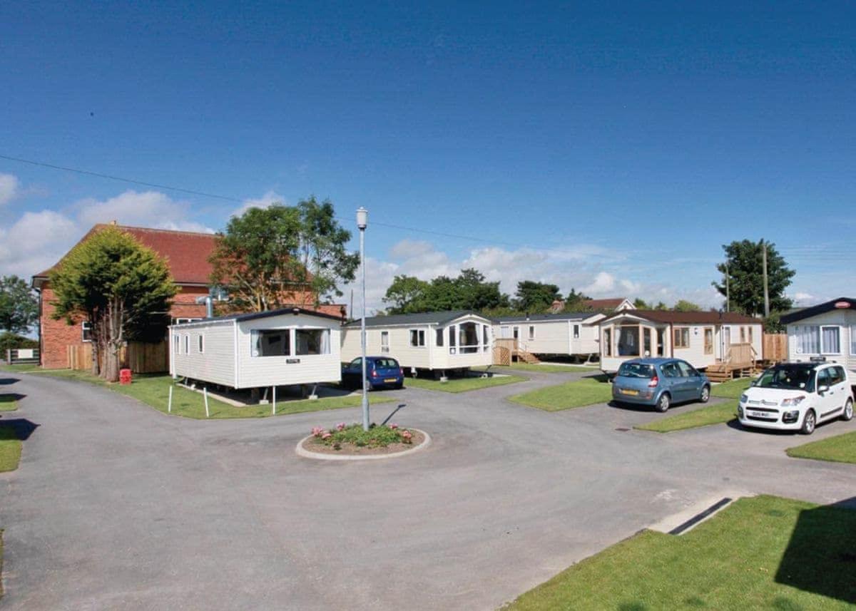 Cowden Holiday Park Great Cowden Exterior photo